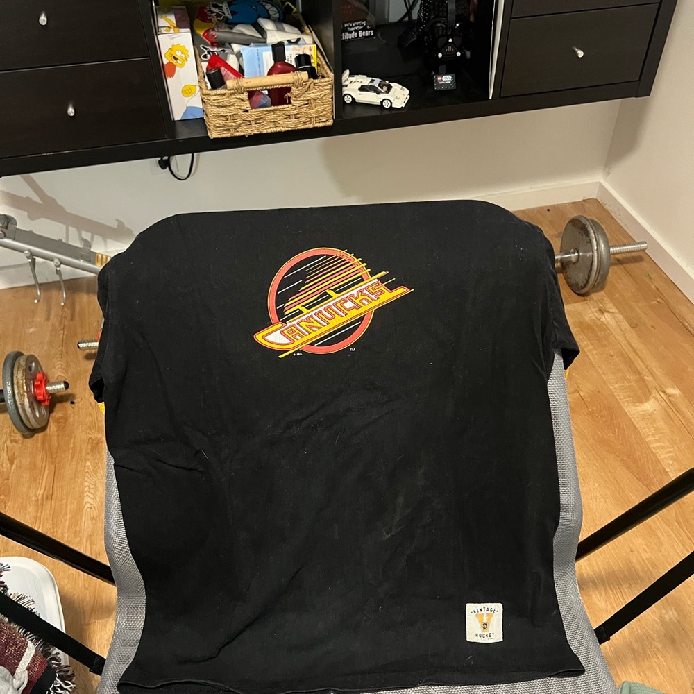 Vintage vancouver canucks Graphic T-Shirt